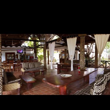 Mangro Hotel Диани Бийч Екстериор снимка
