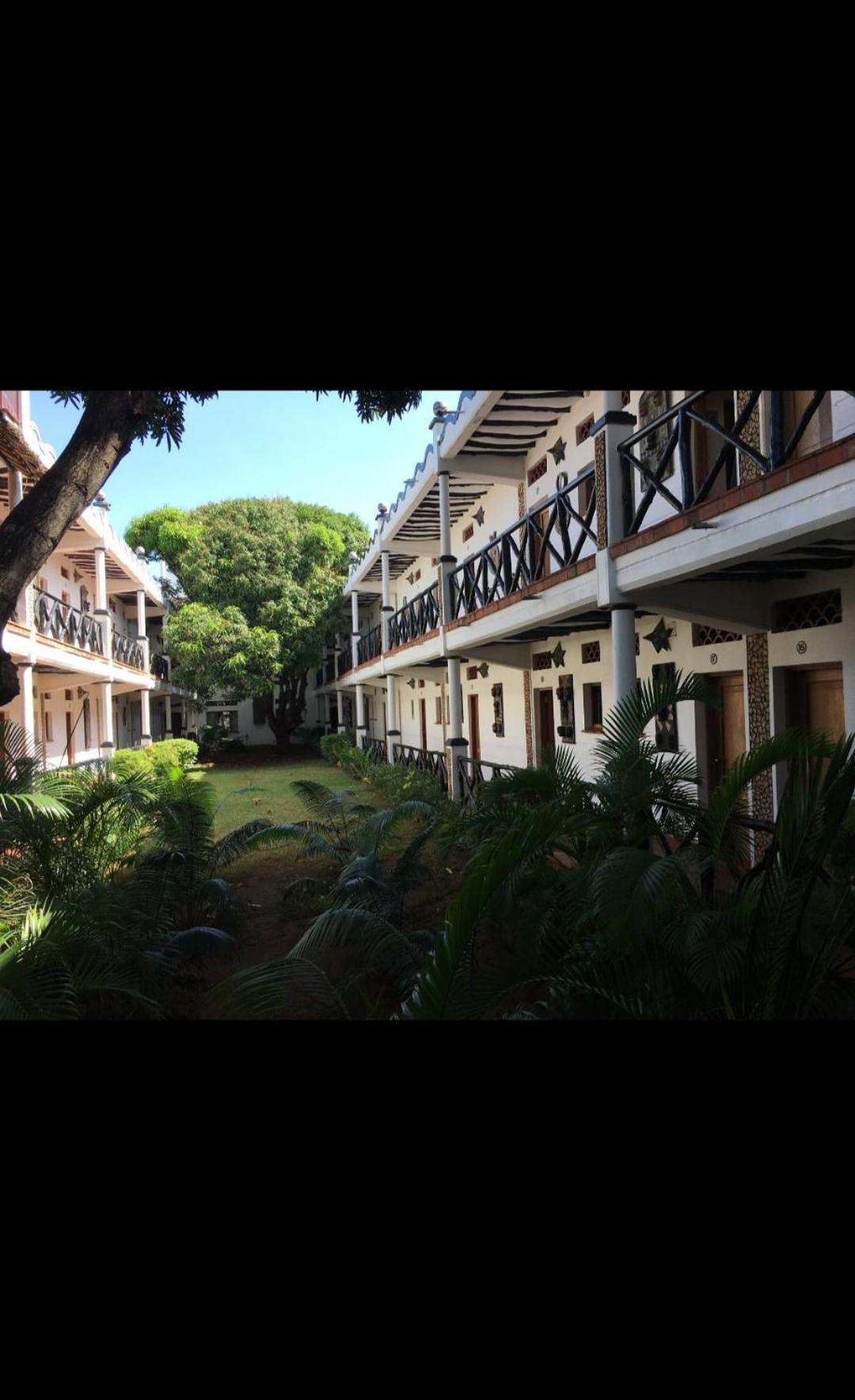 Mangro Hotel Диани Бийч Екстериор снимка