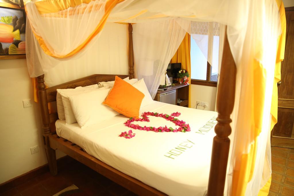 Mangro Hotel Диани Бийч Екстериор снимка
